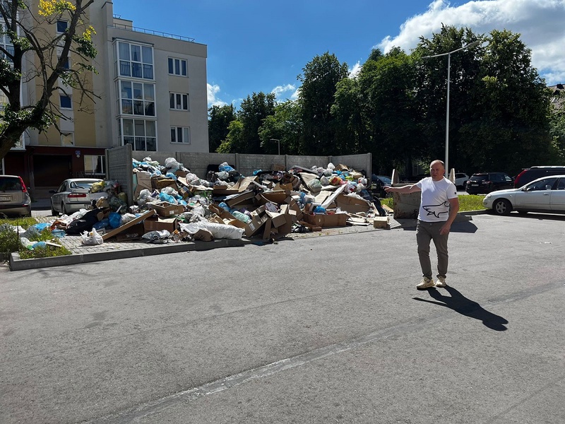 Во дворе коробки, мусорка переполнена: ЛДПР в Калининграде выслушала жалобы жителей