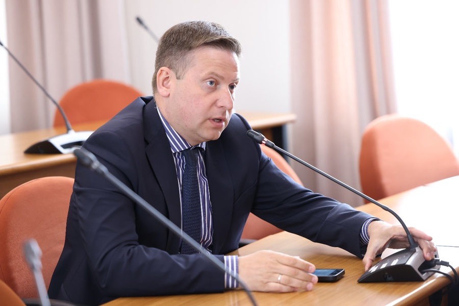 Евгений Мишин призвал обратить внимание на проблему парковок для инвалидов