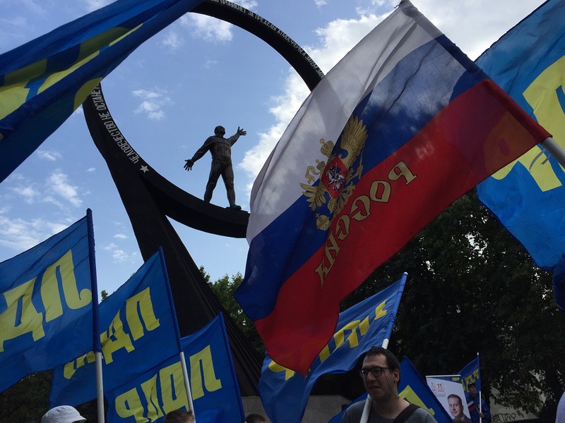 ЛДПР приглашает калининградцев на митинг в День Российского флага