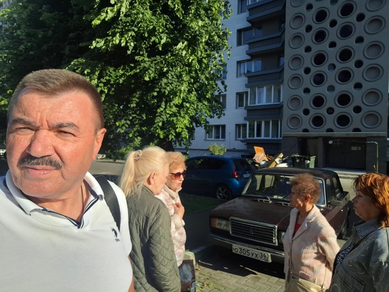 Плохие дороги и защита животных: с чем обращаются калининградцы в единый день приема граждан ЛДПР
