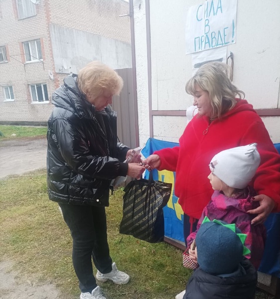Посылки с детскими письмами отправила в зону СВО депутат ЛДПР Багратионовска