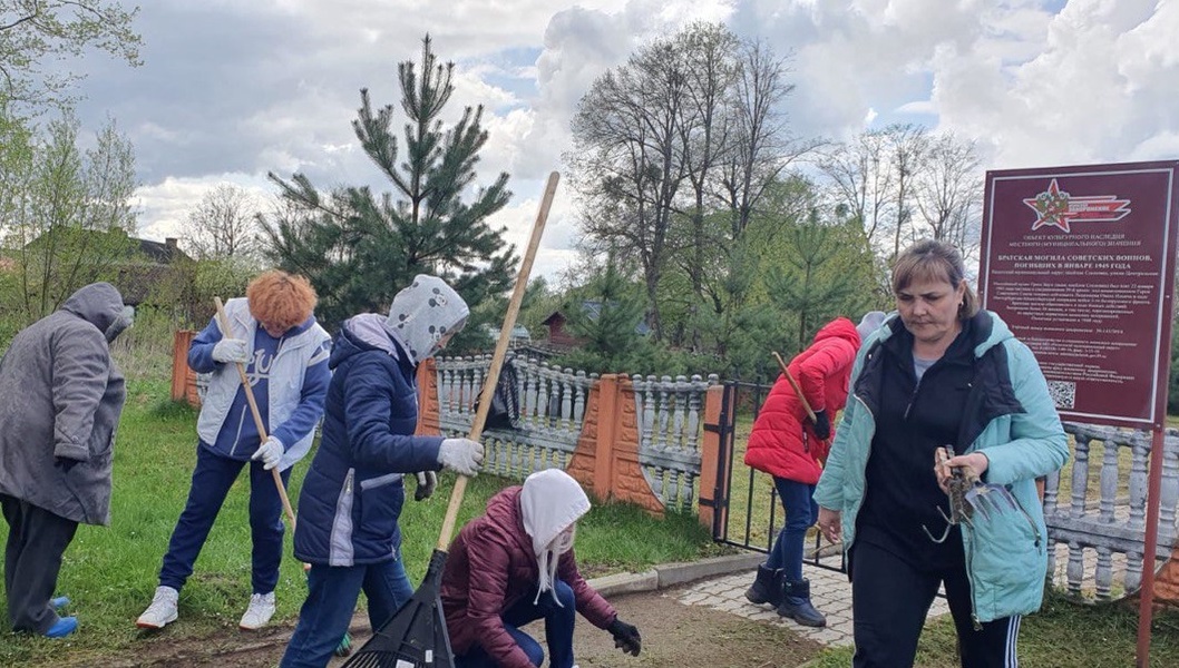 Депутат ЛДПР приняла участие в уборке воинского захоронения под Калининградом