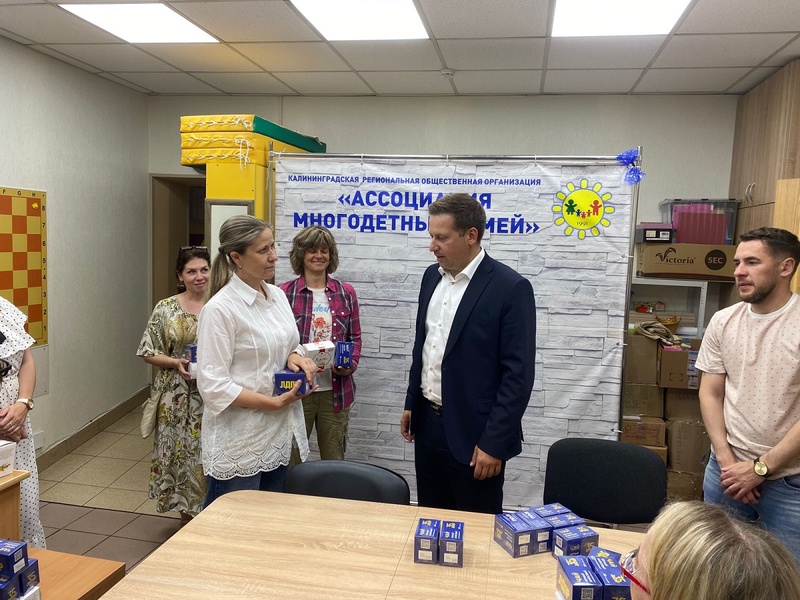 ЛДПР поздравила многодетные семьи Калининграда в День семьи, любви и верности