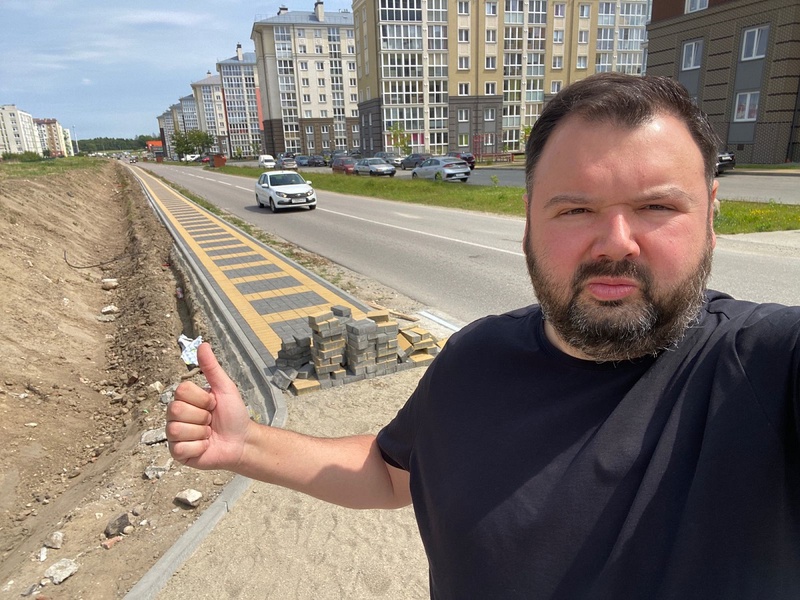 В поселке Сальское благодаря ЛДПР завершается строительство долгожданного тротуара