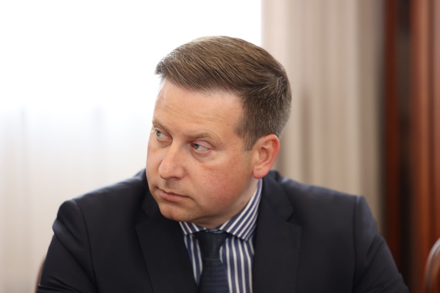 «Герои нашего времени»: Евгений Мишин поздравил калининградцев с Днём медицинского работника  
