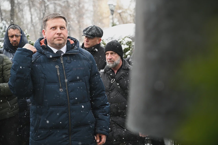Будем продолжать курс Основателя ЛДПР: Евгений Мишин почтил память Владимира Жириновского