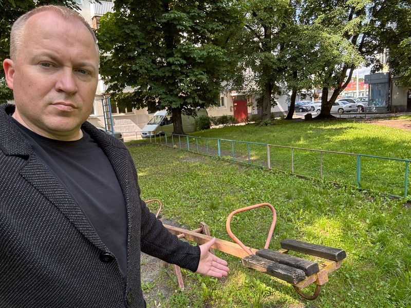В Калининграде ЛДПР продолжает рейды по детским площадкам