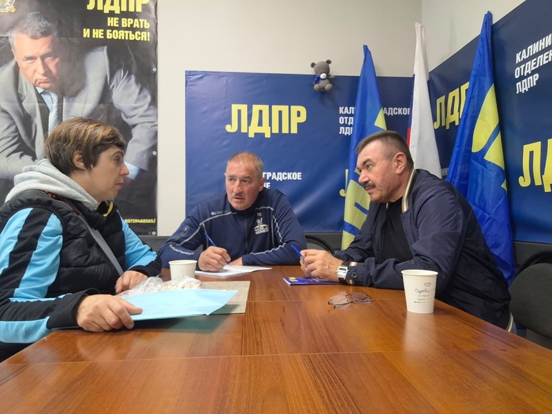 В Гурьевске под предлогом реконструкции вырубают парк, жители видят обман и обратились в ЛДПР
