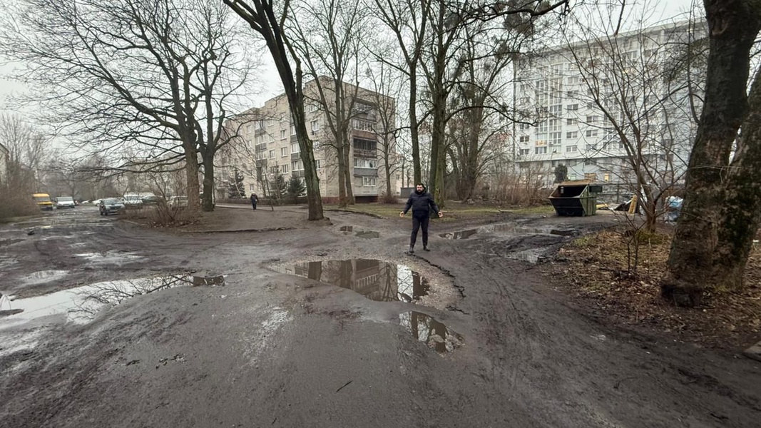 ЛДПР продолжает инспекцию дворов и детских площадок в Калининграде