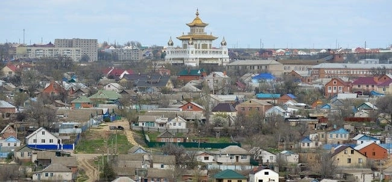 Столица калмыкии город. Республика Калмыкия столица Элиста. Достопримечательности города Элиста Республика Калмыкия. Калмыкия столица Элиста достопримечательности. Калмыкия Элиста достопримечательности.