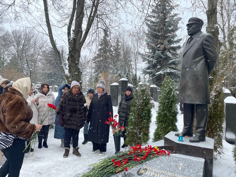 Всероссийский форум "Лига женщин ЛДПР" продолжает свою работу
