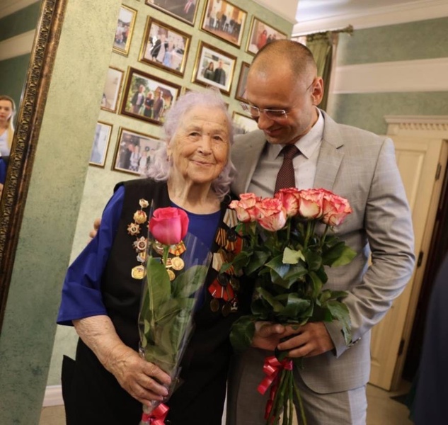 Калужские партийцы поздравили ветерана Марию Власенкову с 100-летним юбилеем