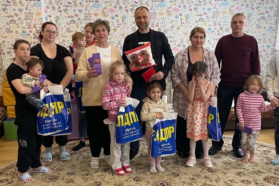 Калужские партийцы помогли социальному центру «Берегиня»