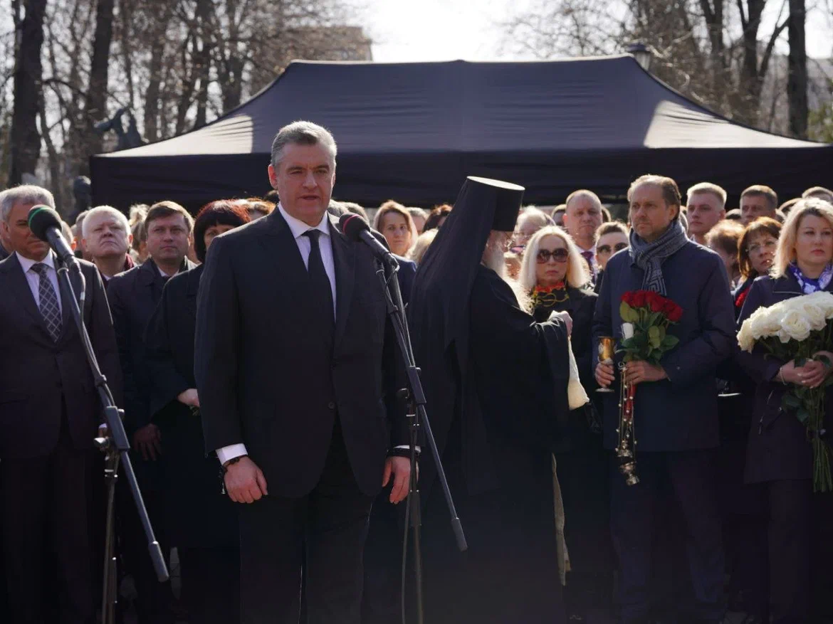 На Новодевичьем кладбище открыли памятник Владимиру Жириновскому