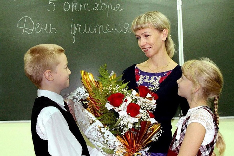 Лидер ЛДПР поздравил учителей и преподавателей с их профессиональным праздником