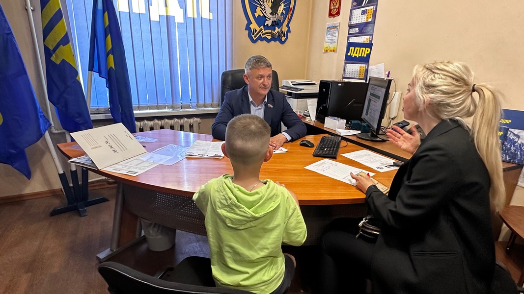 В штабе Камчатского регионального отделения ЛДПР прошёл депутатский приём граждан