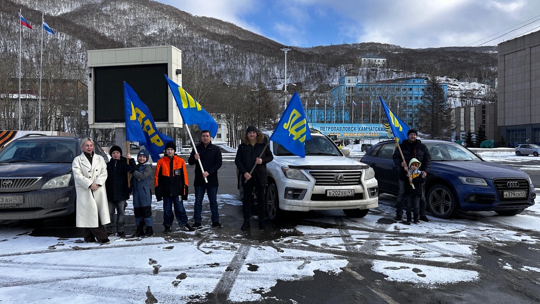 В Петропавловске-Камчатском состоялся автопробег в честь Дня защитника Отечества