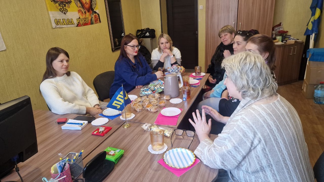В городе Елизово на Камчатке завершился трёхдневный марафон торжественного вручения партбилетов