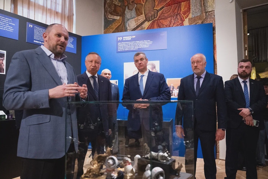 Леонид Слуцкий открыл выставку, посвящённую Владимиру Жириновскому