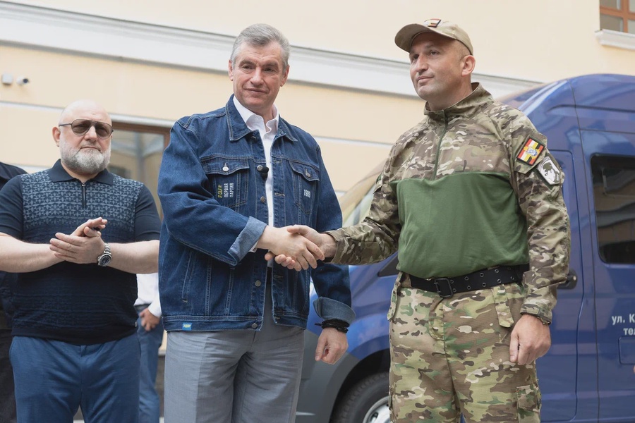 Леонид Слуцкий передал в Курское отделение ЛДПР автомобиль для доставки гумпомощи