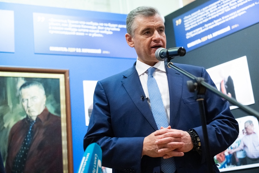 Леонид Слуцкий открыл выставку, посвященную Жириновскому