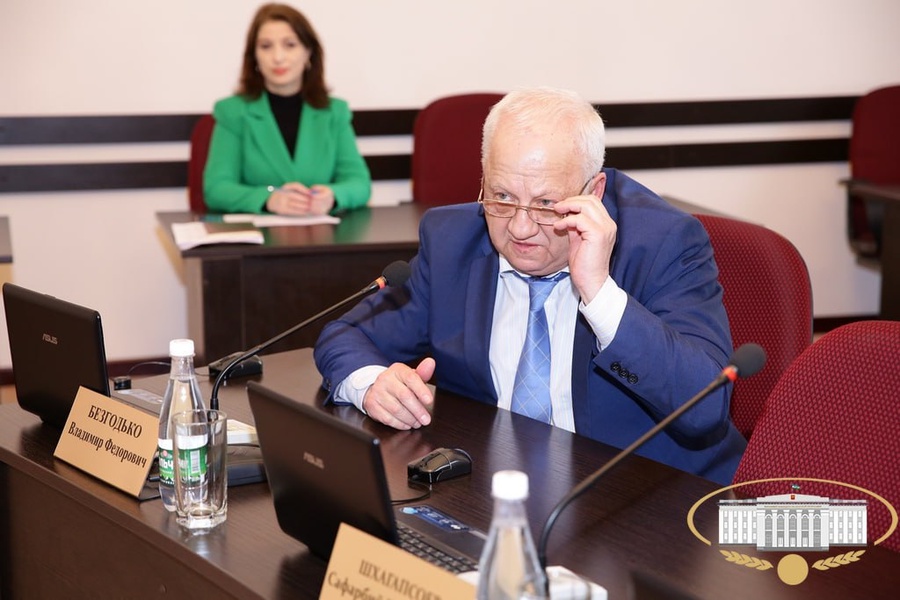 Владимир Безгодько принял участие в заседании президиума Парламента КБР