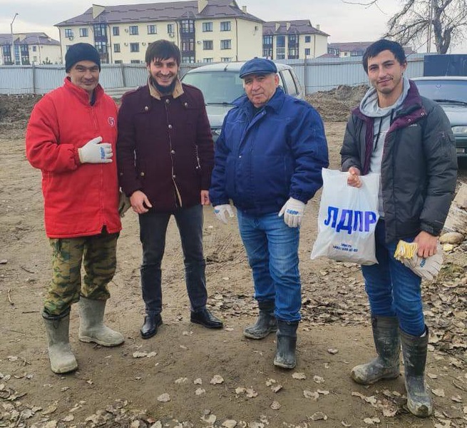 Партийцы  регионального отделения ЛДПР проинспектировали ход строительства  школы в с.Прималкинское