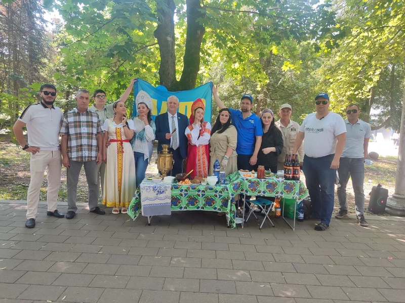 В Атажукинском саду состоялся яркий и колоритный Фестиваль славянской кухни от ЛДПР
