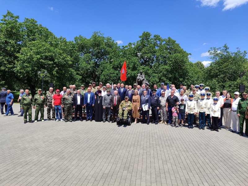 Активисты КБРО  возложили цветы  к памятнику «Воинам-интернационалистам, погибшим в Афганистане» 