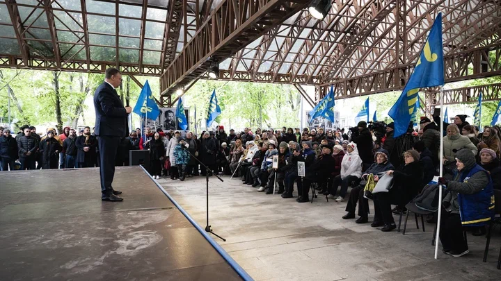 Леонид Слуцкий поздравил граждан с Днём Победы на праздничном митинге-концерте ЛДПР