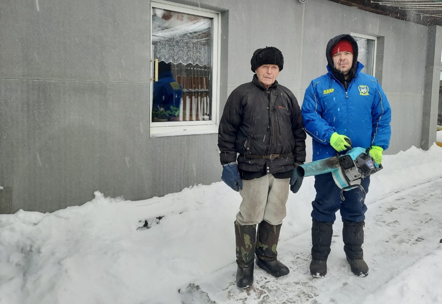 Представитель ЛДПР в Кузбассе Андрей Бочкарев помог ветерану труда 