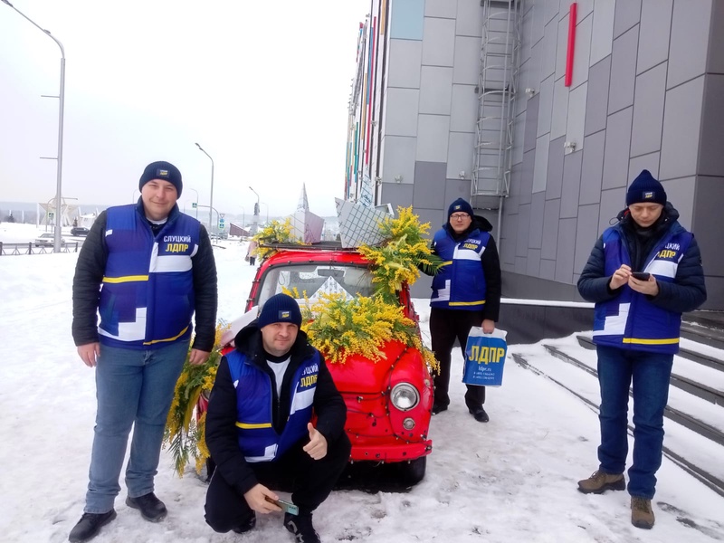 Представители ЛДПР в Кузбассе проводят Всероссийской опрос «Скажи Слуцкому правду!»