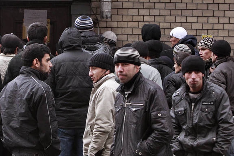 Толпе отмороженных таджиков не понравилось что русский