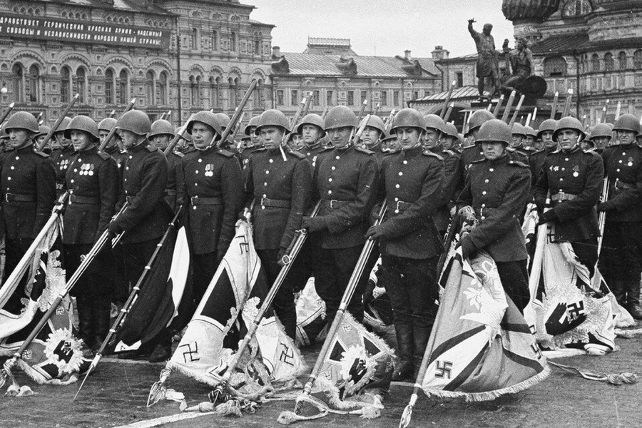 ЛДПР: поздравляем с юбилеем Парада Победы! 
