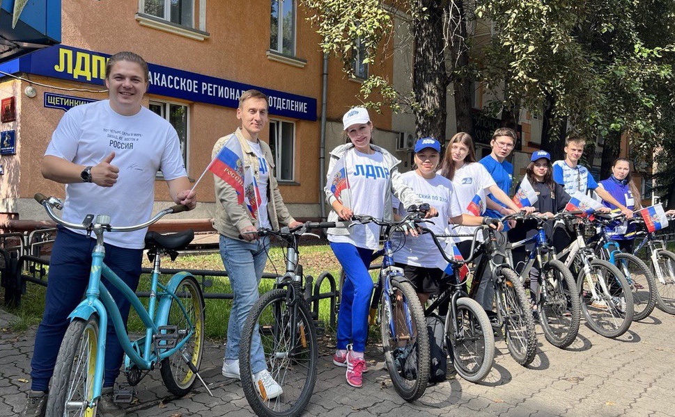 День флага партицы Хакасии отметили велопробегом