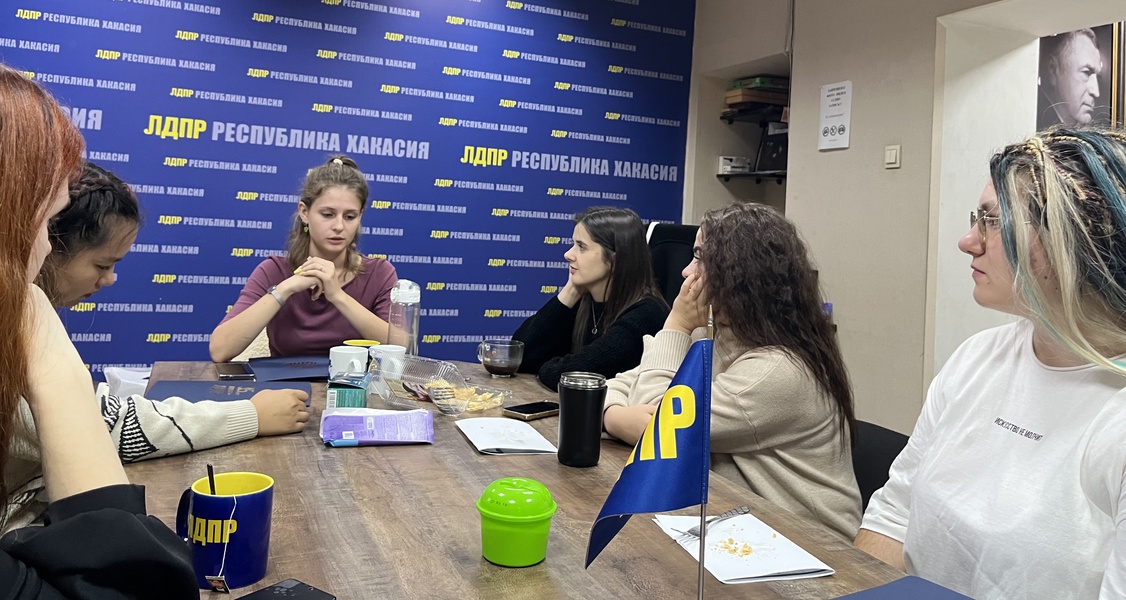 ЛДПР в Хакасии поздравляет волонтёров-экологов с Днём благотворительности
