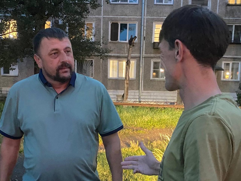 Активист ЛДПР в Хакасии поздравил работника тыла вооруженных сил с праздником