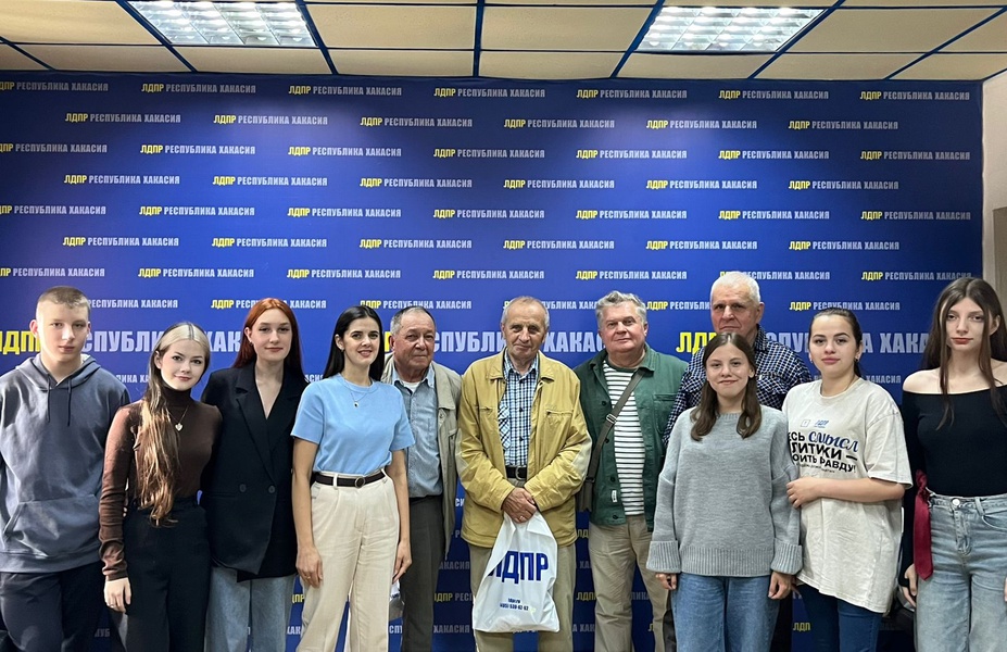 Активисты ЛДПР встретились с ветеранами авиации