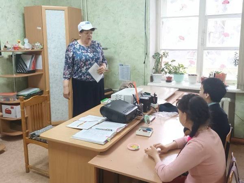 Активистка ЛДПР рассказала школьникам Хакасии о финансовой грамотности