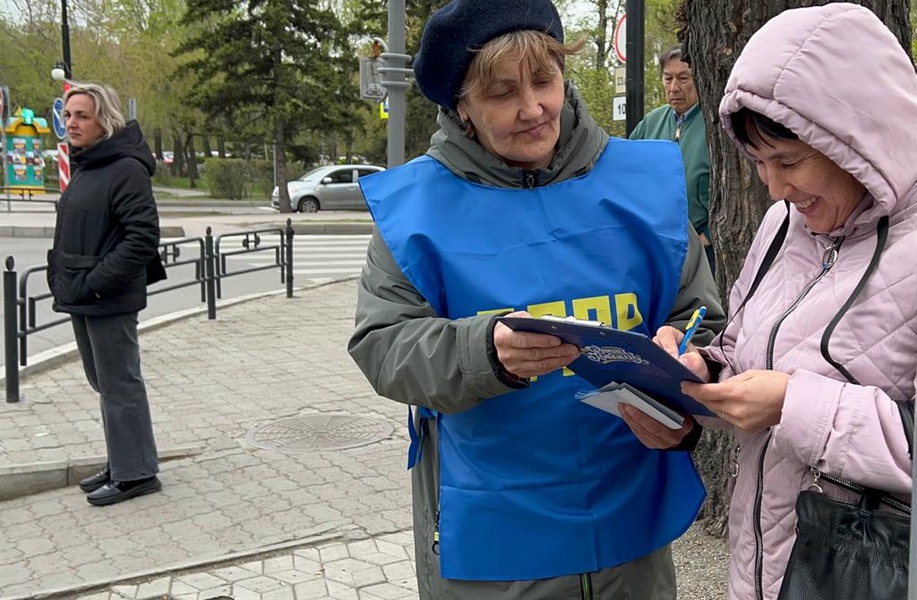 ЛДПР собирает подписи за смену оператора по вывозу мусора