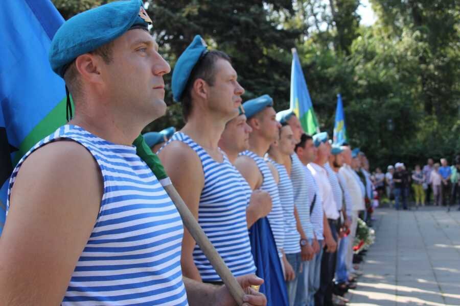 ЛДПР поздравляет десантников с Днём ВДВ!