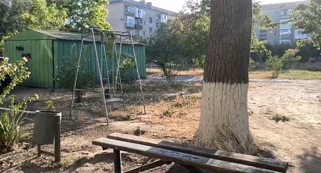 Аварийные подъезды, грибок на стенах и течи с крыши - так живут люди