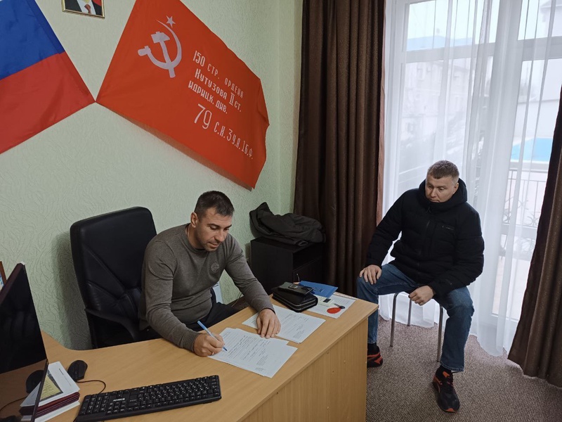 Депутат Виталий Биднык провёл приём граждан в Голопристанском муниципальном округе
