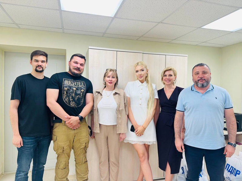 Активисты ЛДПР поздравили министерство природных ресурсов и экологии Херсонской области