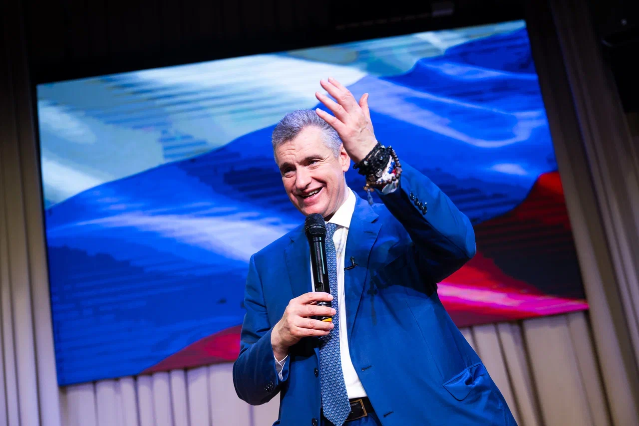 ЛДПР взяла шефство над Центром детского и юношеского творчества Мариуполя