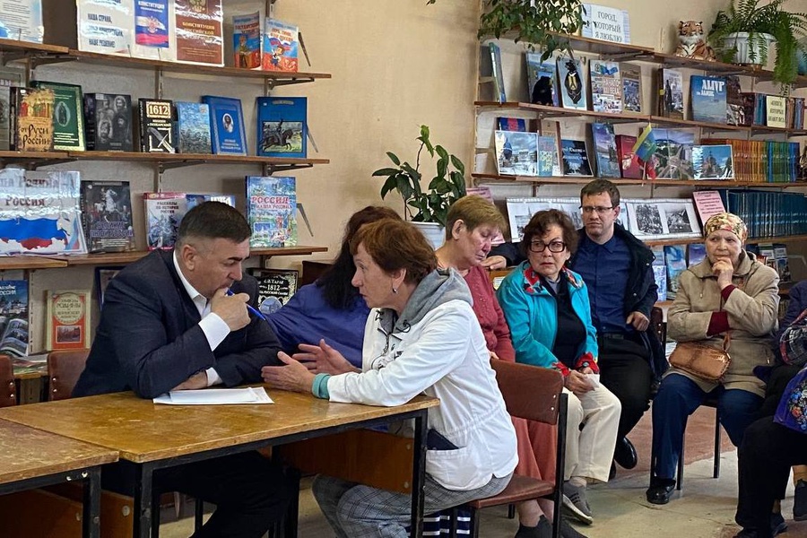 Автобусы, мусор и коммуналка: проблемы, с которыми пришли к депутатам ЛДПР