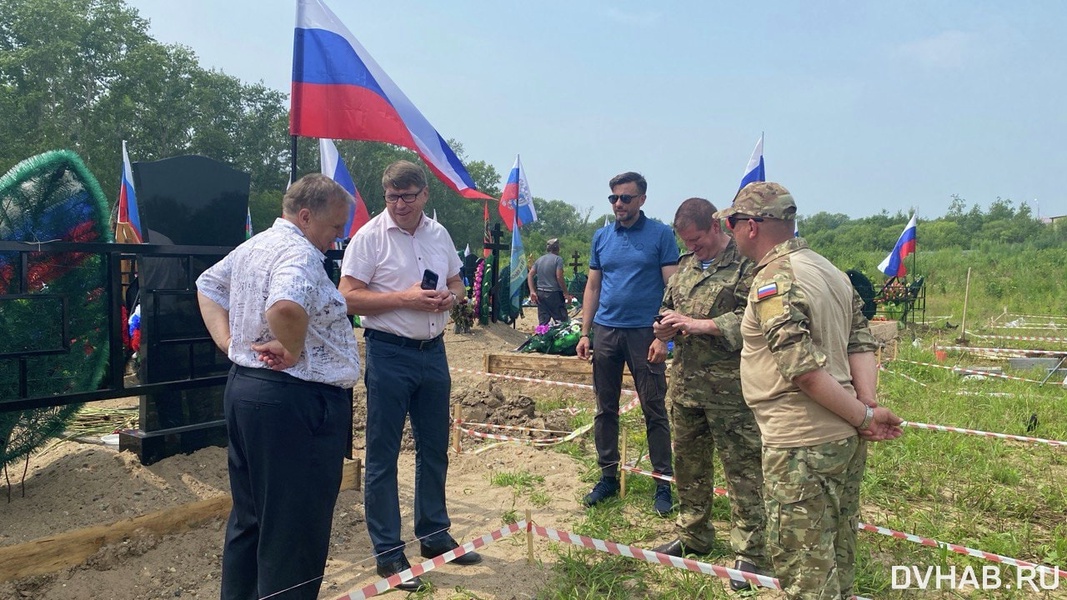 Депутат ЛДПР пообещал разобраться с криво выкопанными могилами 