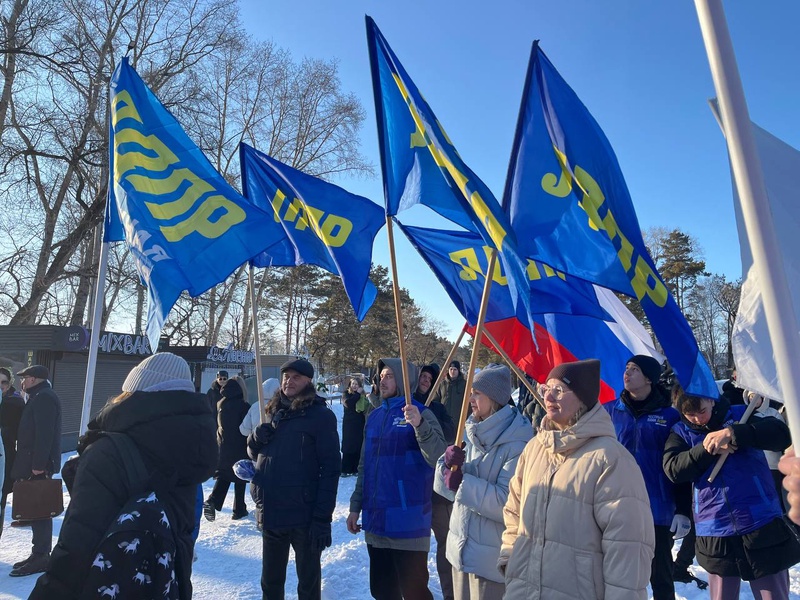 Хабаровские активисты ЛДПР приняли участие в митинг-концерте в честь Дня воссоединения Крыма с Россией