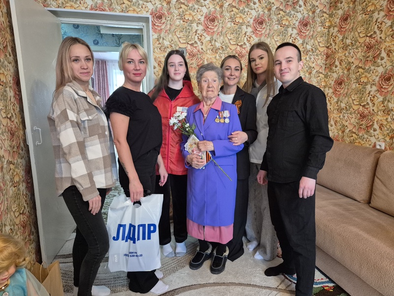 Кировские партийцы продолжили поздравлять ветеранов