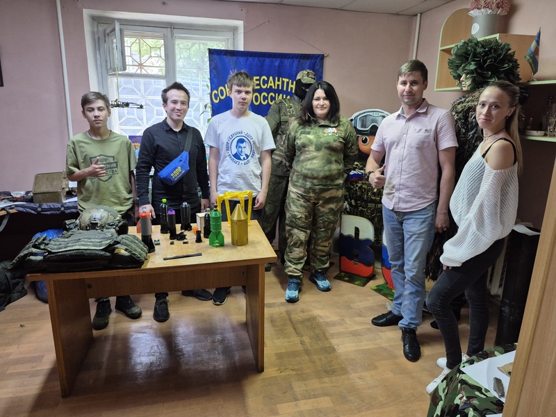 В День ветеранов боевых действий активисты ЛДПР навестили жён участников СВО